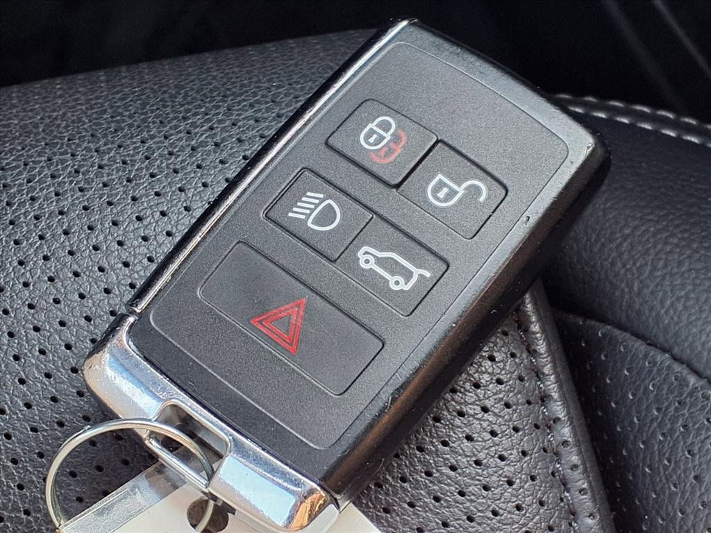 Used 2025 Jaguar F-PACE R-Dynamic S image 16