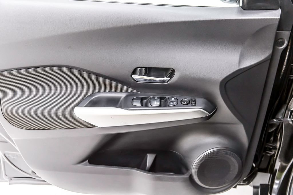 Used 2019 Nissan Kicks SV FWD image 23