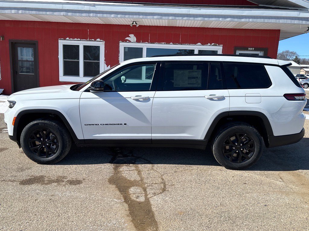 New 2025 Jeep Grand Cherokee L Altitude image 4