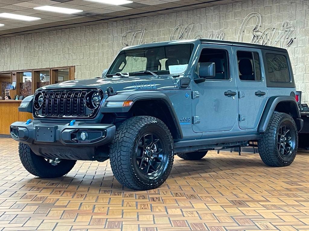 Used 2024 Jeep Wrangler Unlimited AWD/4WD image 3