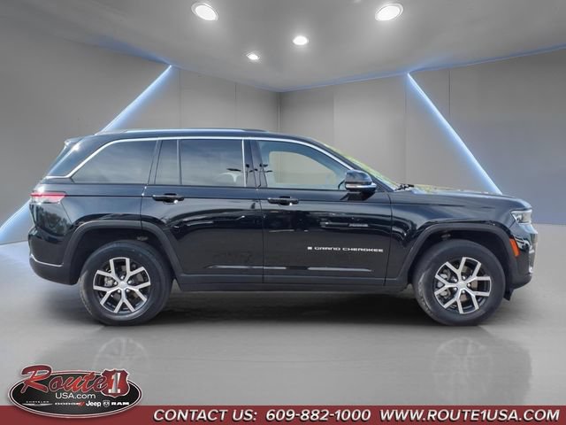 Used 2023 Jeep Grand Cherokee Limited AWD/4WD image 2