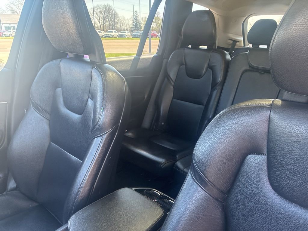 Used 2018 Volvo XC90 T6 Momentum w/ Protection Package Premier image 11