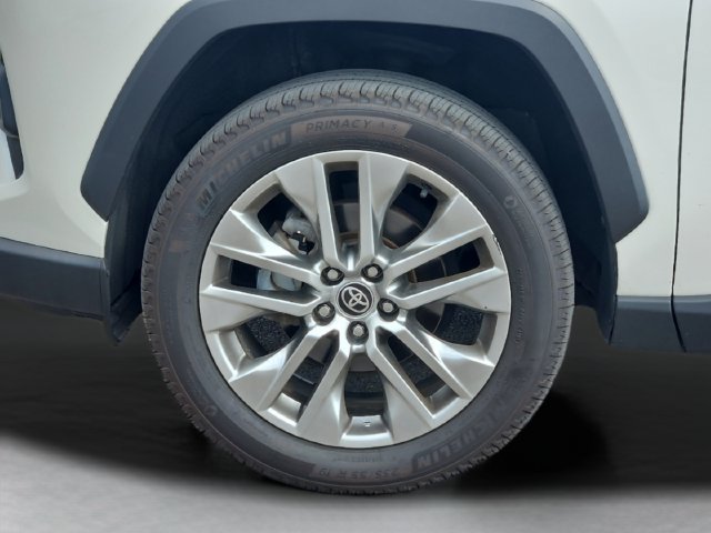 Used 2022 Toyota RAV4 XLE Premium FWD image 29