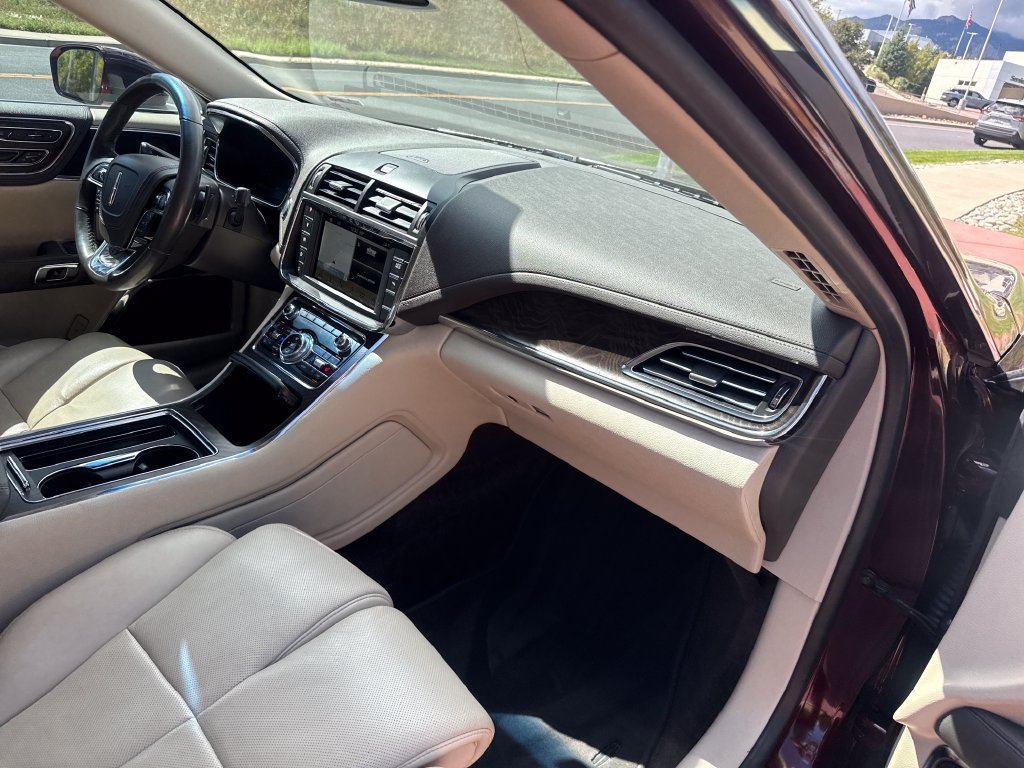 Used 2017 Lincoln Continental Select w/ Climate Package AWD/4WD image 30
