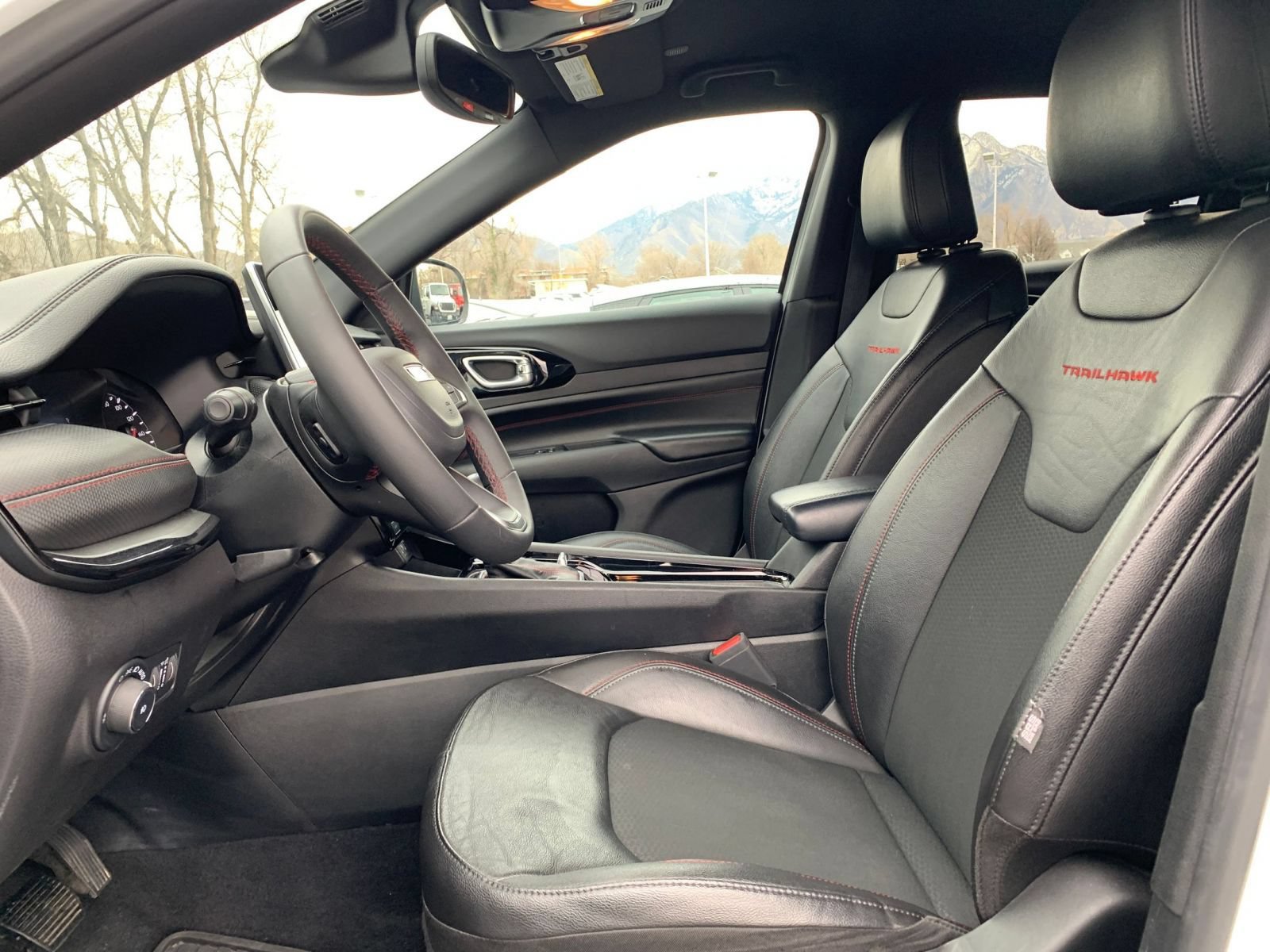 Used 2025 Jeep Compass Trailhawk AWD/4WD image 25