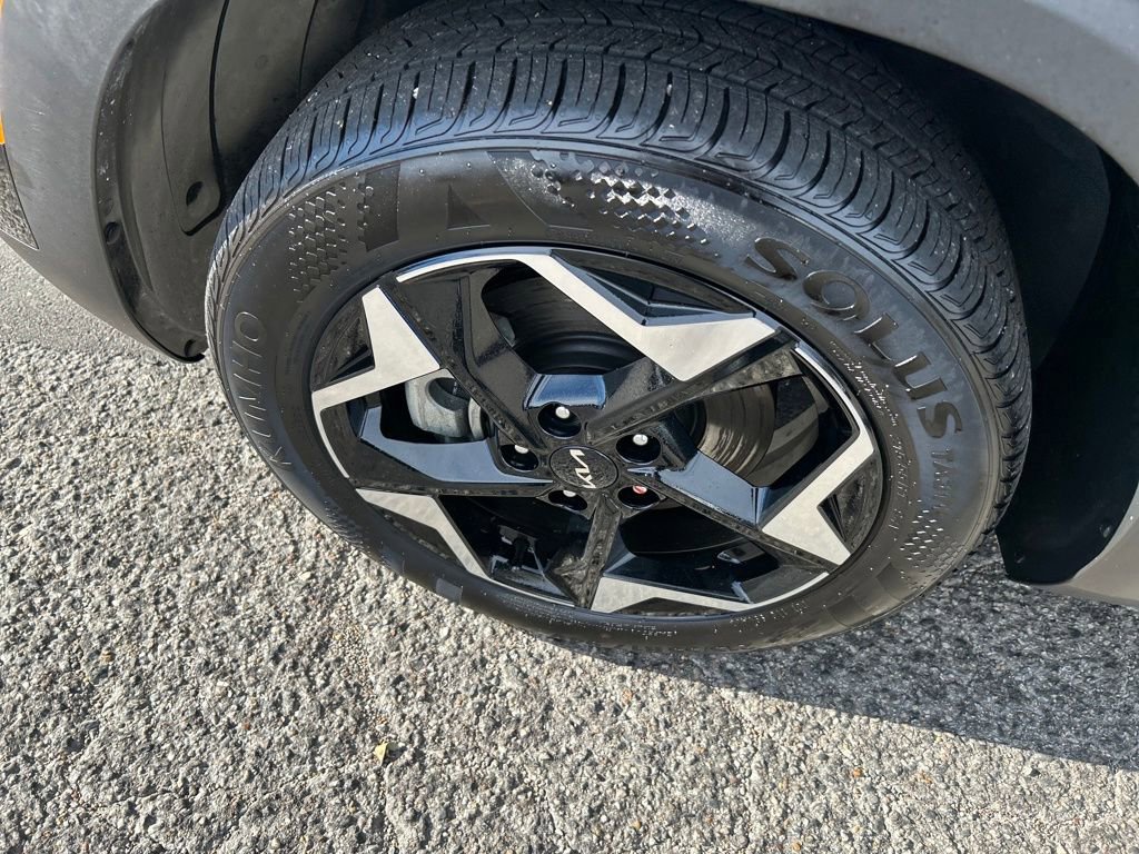 Certified 2025 Kia Seltos S image 12