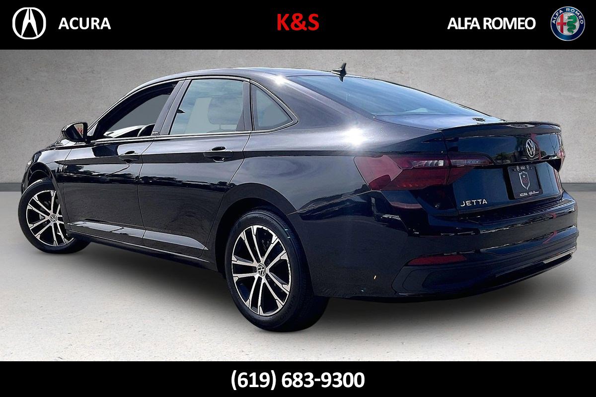 Used 2023 Volkswagen Jetta Sport image 9