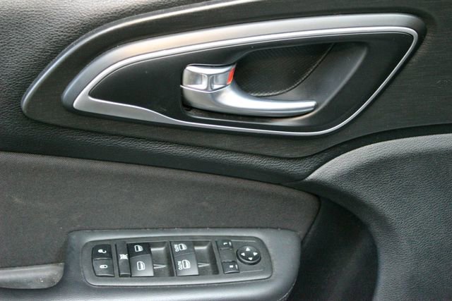 Used 2015 Chrysler 200 Limited w/ Comfort Group FWD image 16