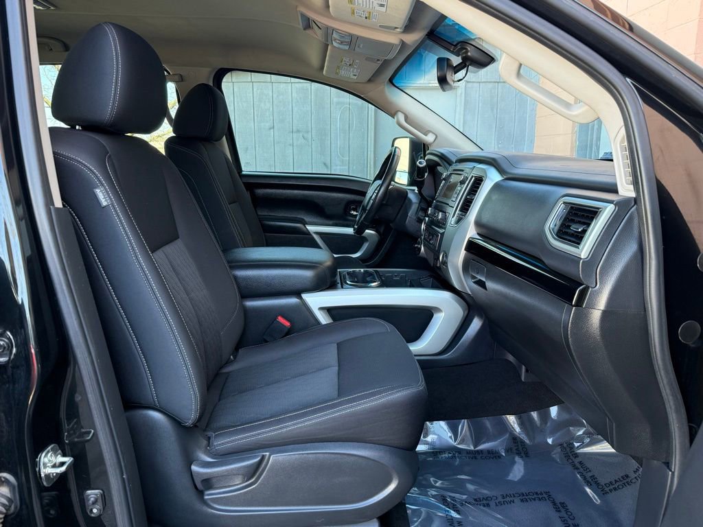 Used 2019 Nissan Titan SV w/ SV Convenience Package image 21