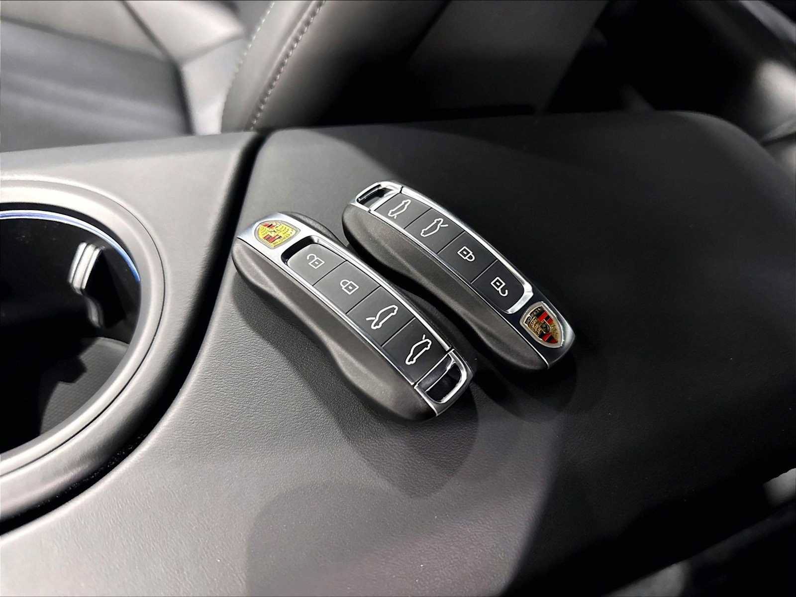 New 2026 Porsche Taycan 4S AWD/4WD image 36