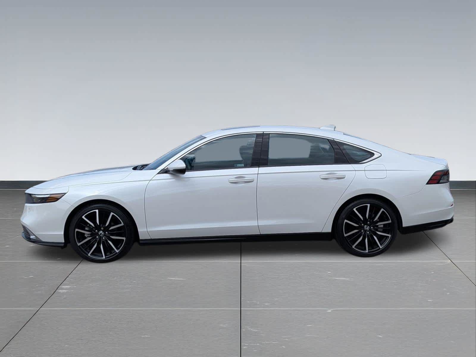 Used 2024 Honda Accord Touring image 2