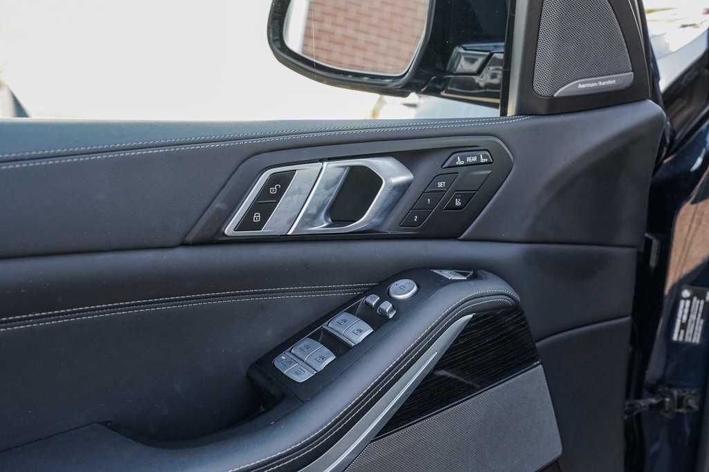 Used 2023 BMW X7 M60i image 9