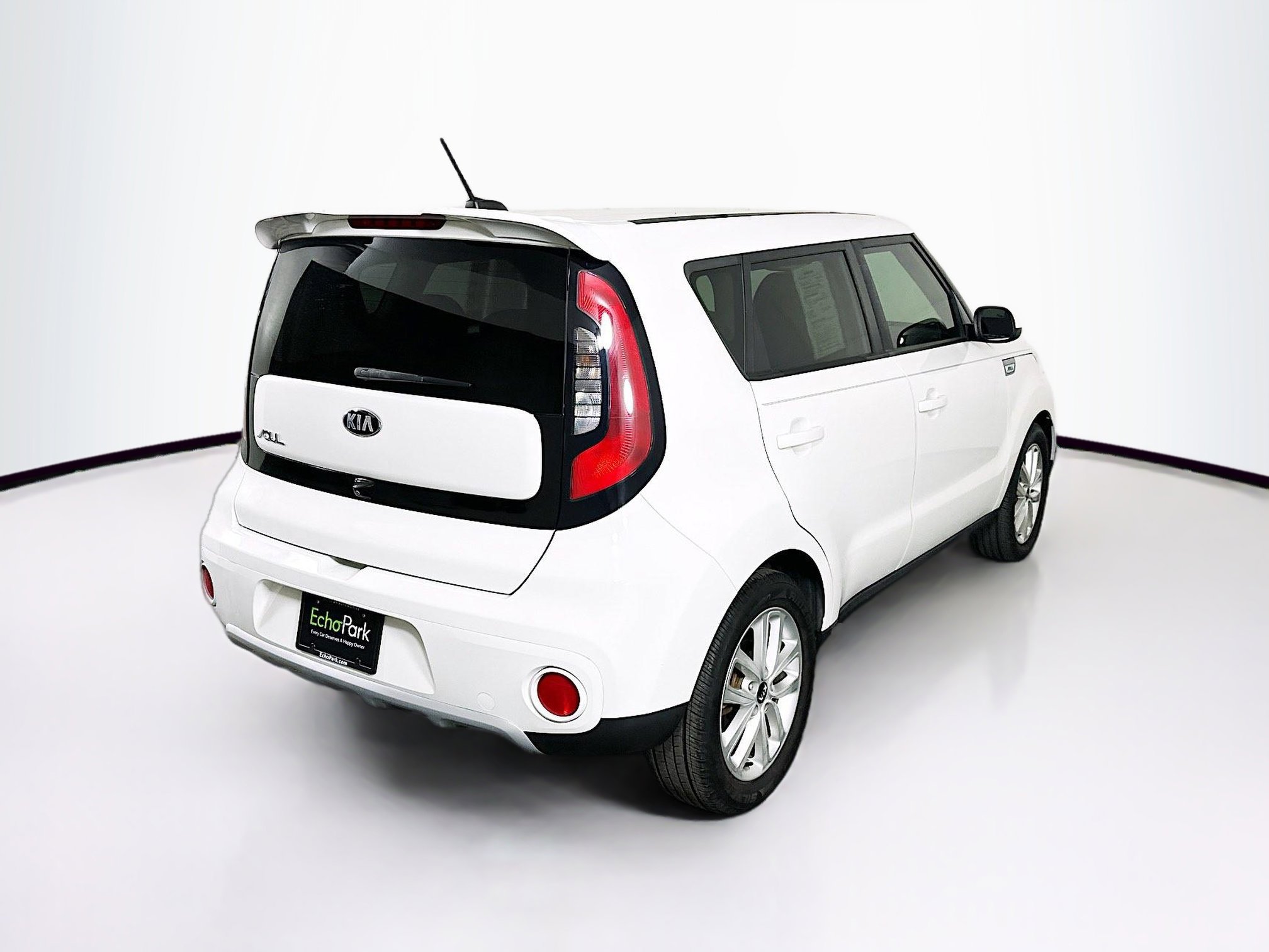 Used 2017 Kia Soul + image 9