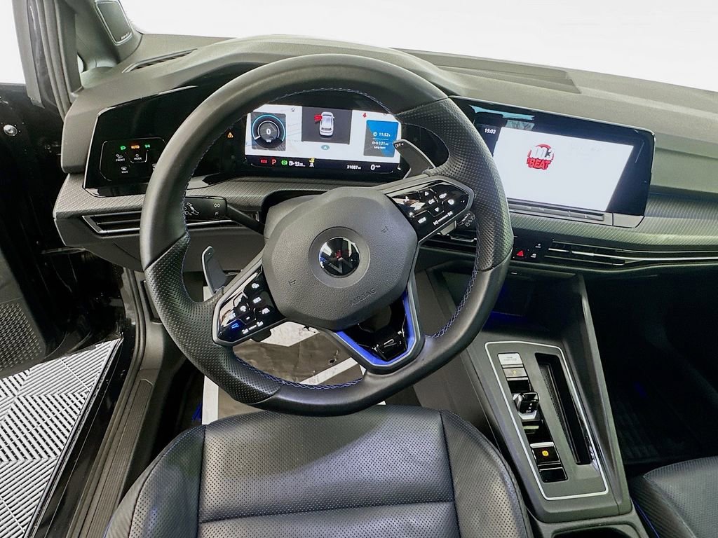 Used 2022 Volkswagen Golf R image 11