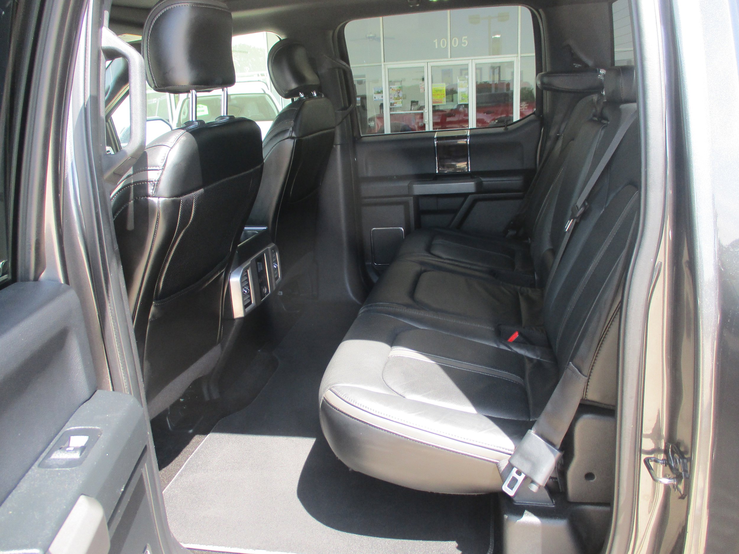 Used 2015 Ford F150 Platinum w/ Equipment Group 701A Luxury AWD/4WD image 5