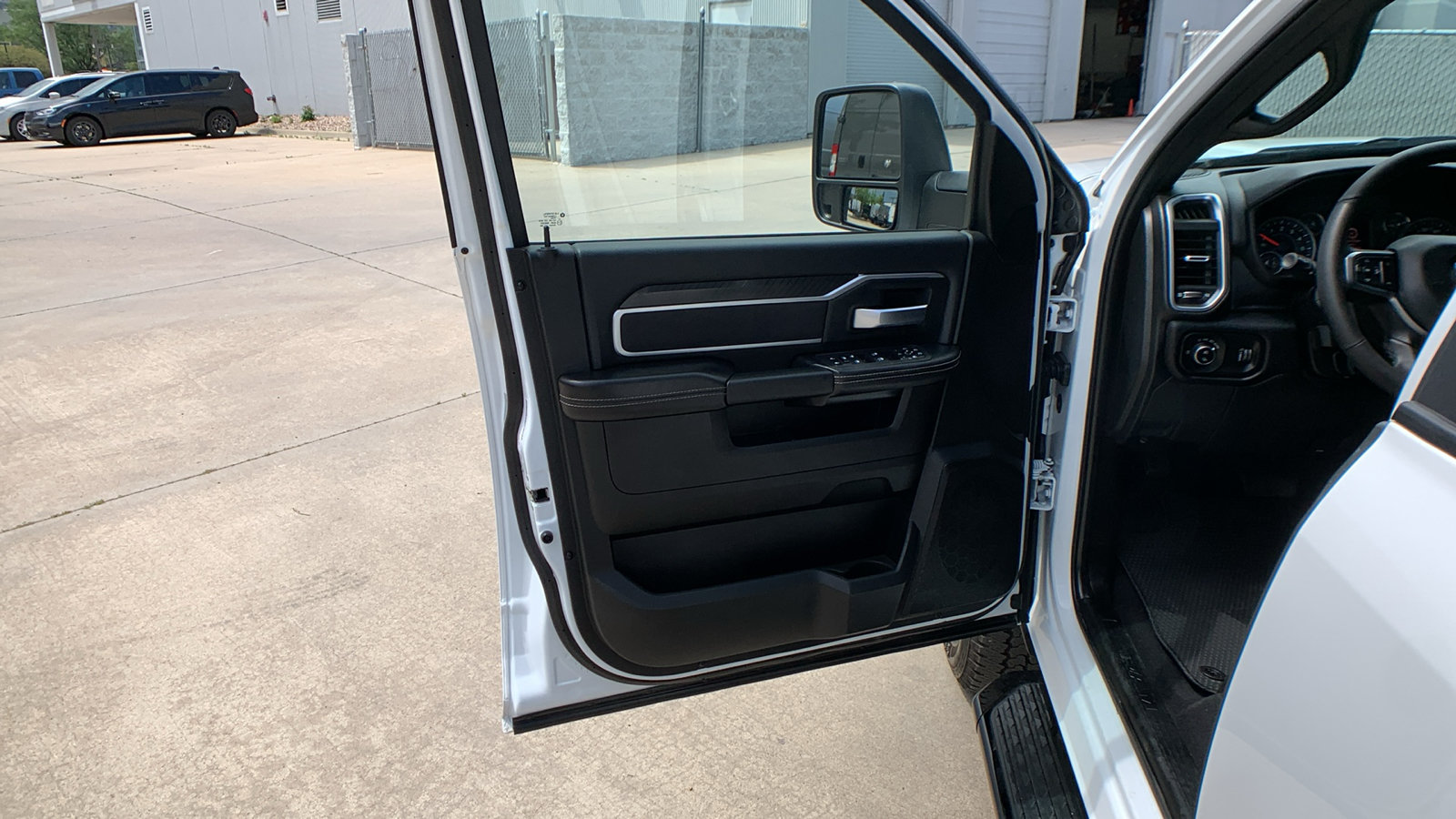 Used 2025 RAM 2500 Big Horn AWD/4WD image 12