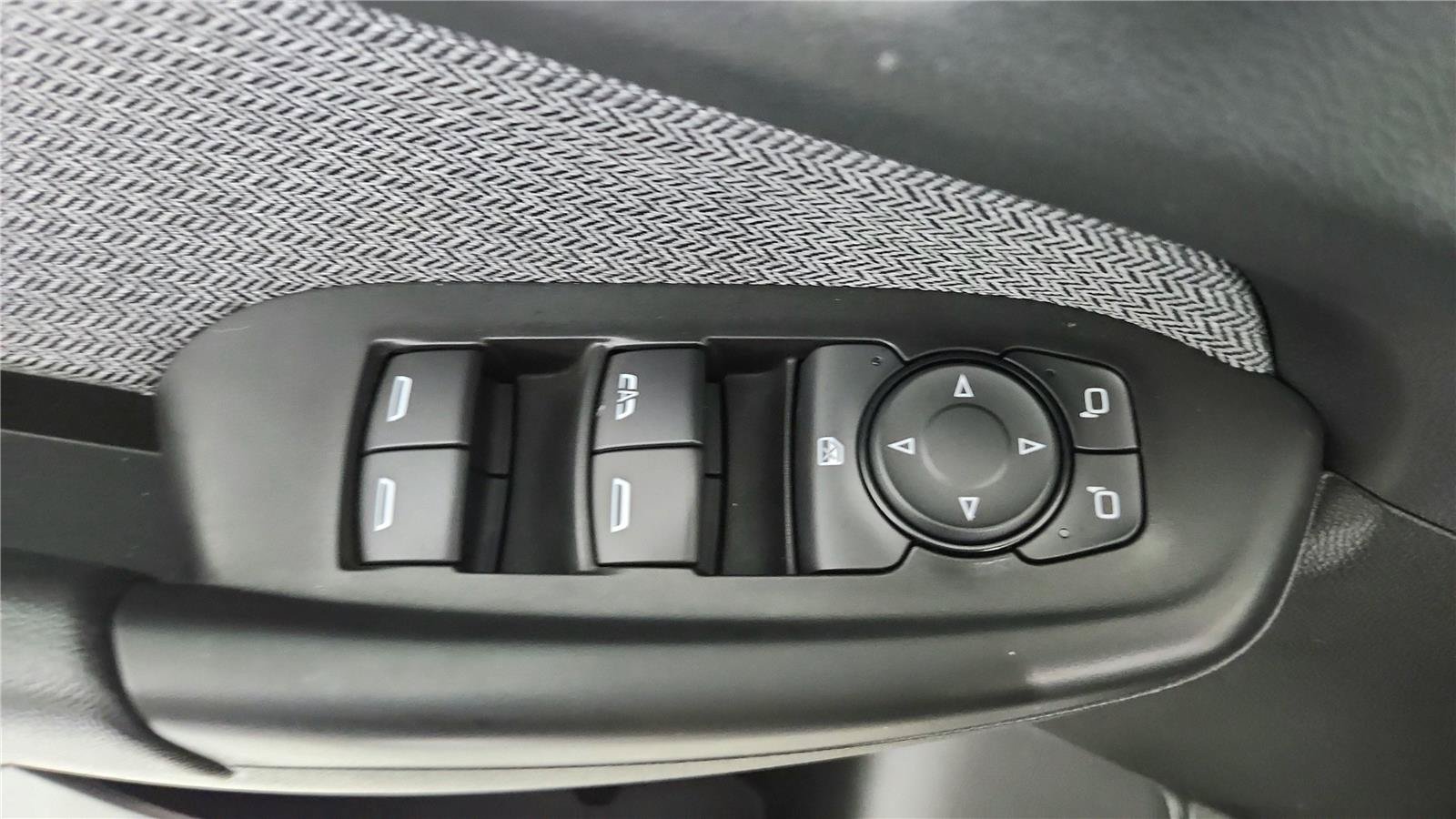 Used 2025 Chevrolet TrailBlazer LT FWD image 16