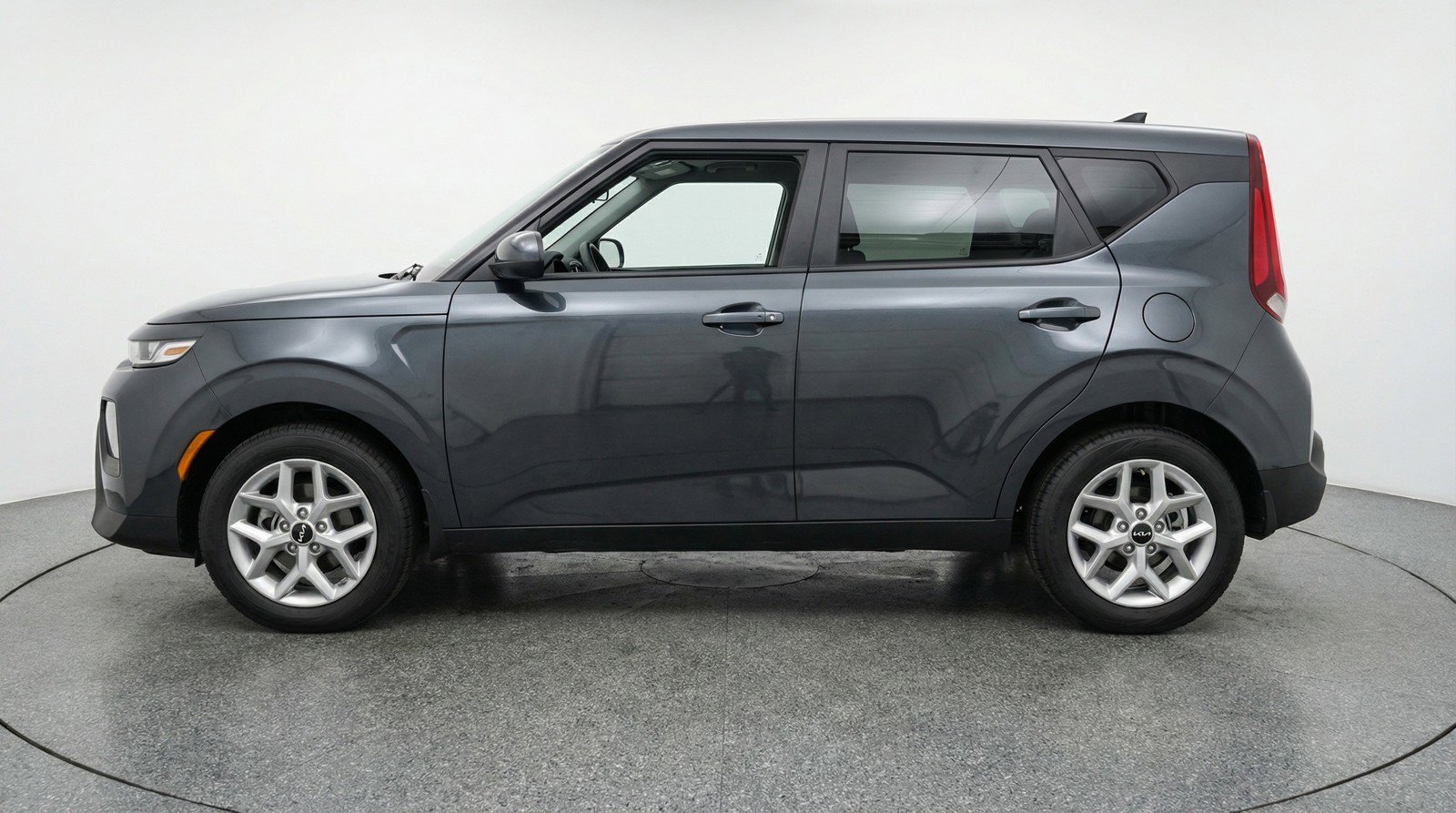 Used 2025 Kia Soul LX w/ LX Technology Package image 5