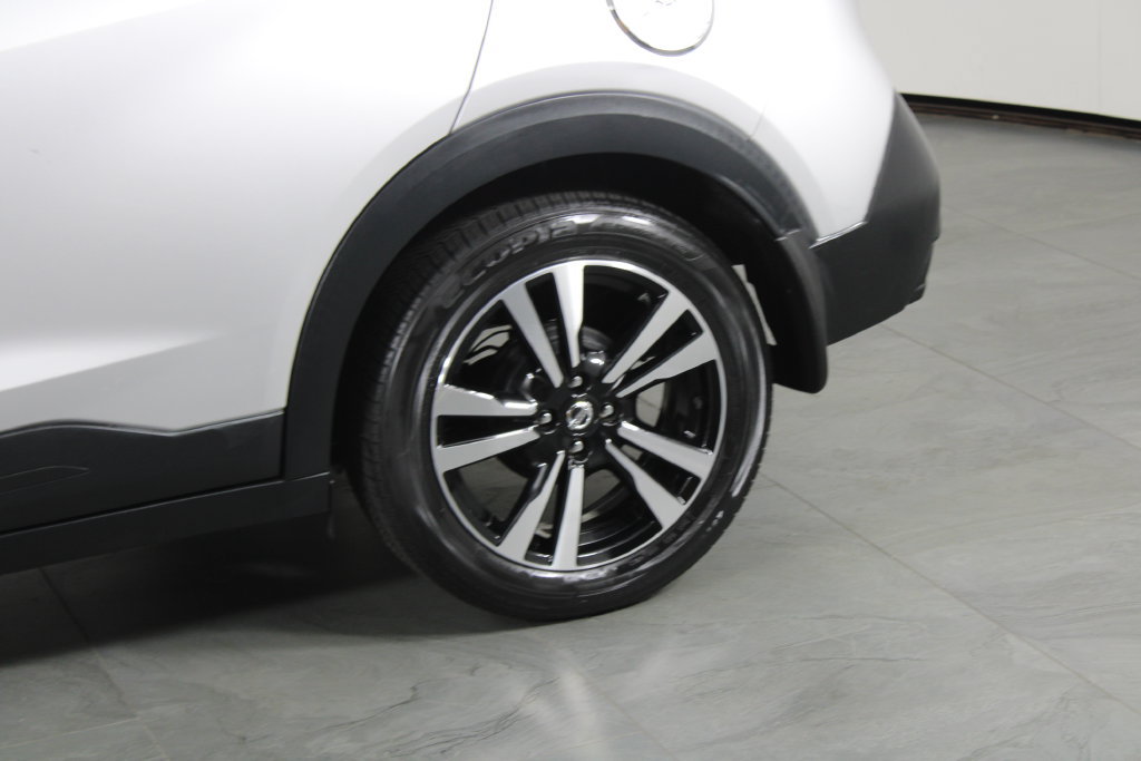 Certified 2019 Nissan Kicks SV FWD image 15