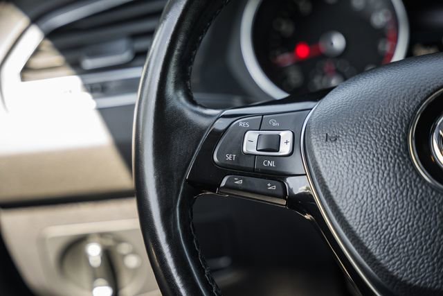 Used 2018 Volkswagen Tiguan SE image 27