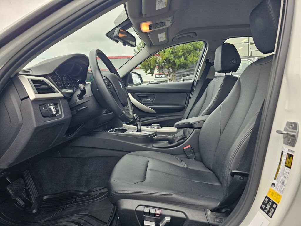 Used 2016 BMW 320i xDrive Sedan AWD/4WD image 22