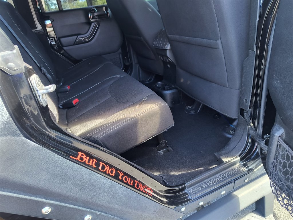 Used 2018 Jeep Wrangler Unlimited Sahara image 35