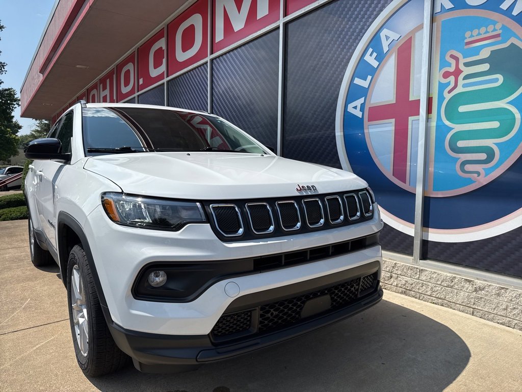 Used 2022 Jeep Compass Latitude image 1