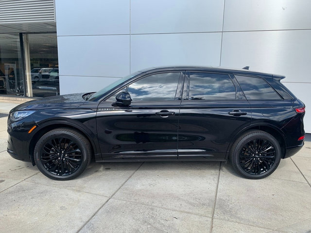 Used 2023 Lincoln Corsair AWD w/ Equipment Group 101A image 2