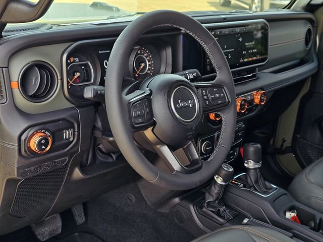 Used 2025 Jeep Gladiator Mojave w/ Convenience Group AWD/4WD image 31