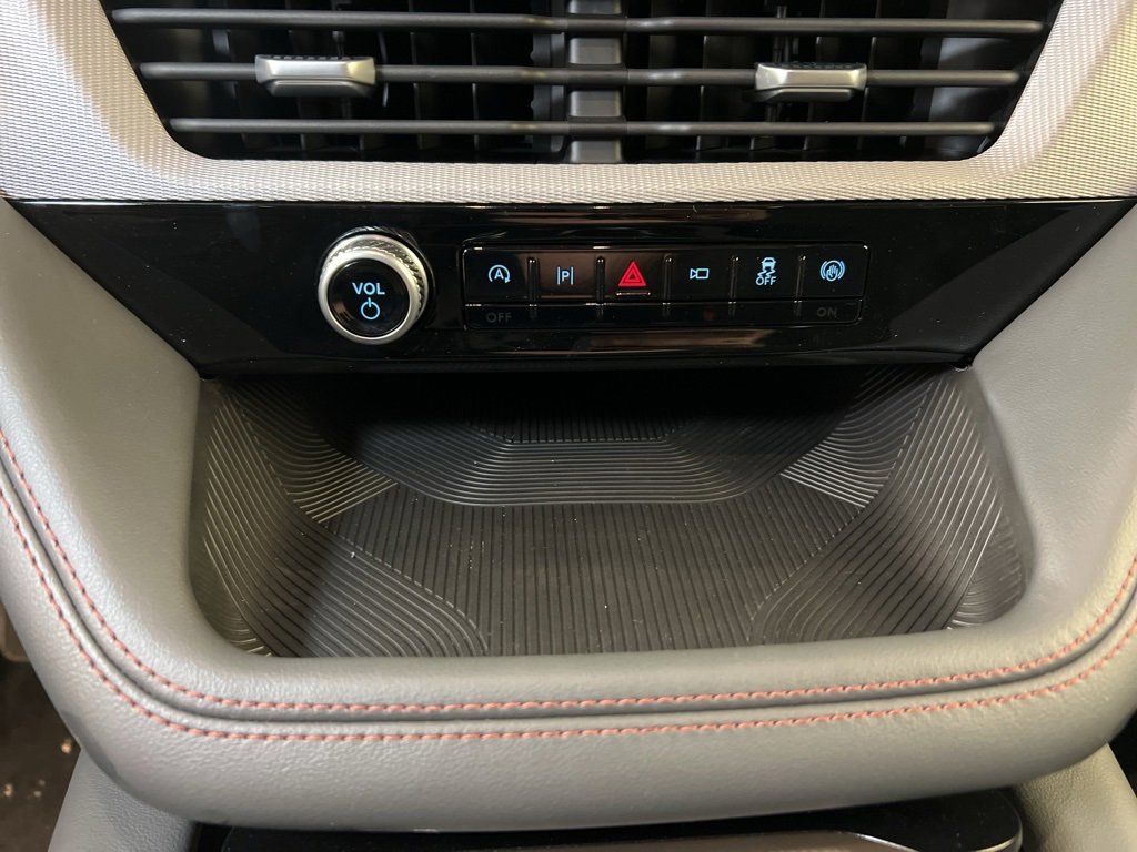 Used 2025 Ford Explorer Active image 12