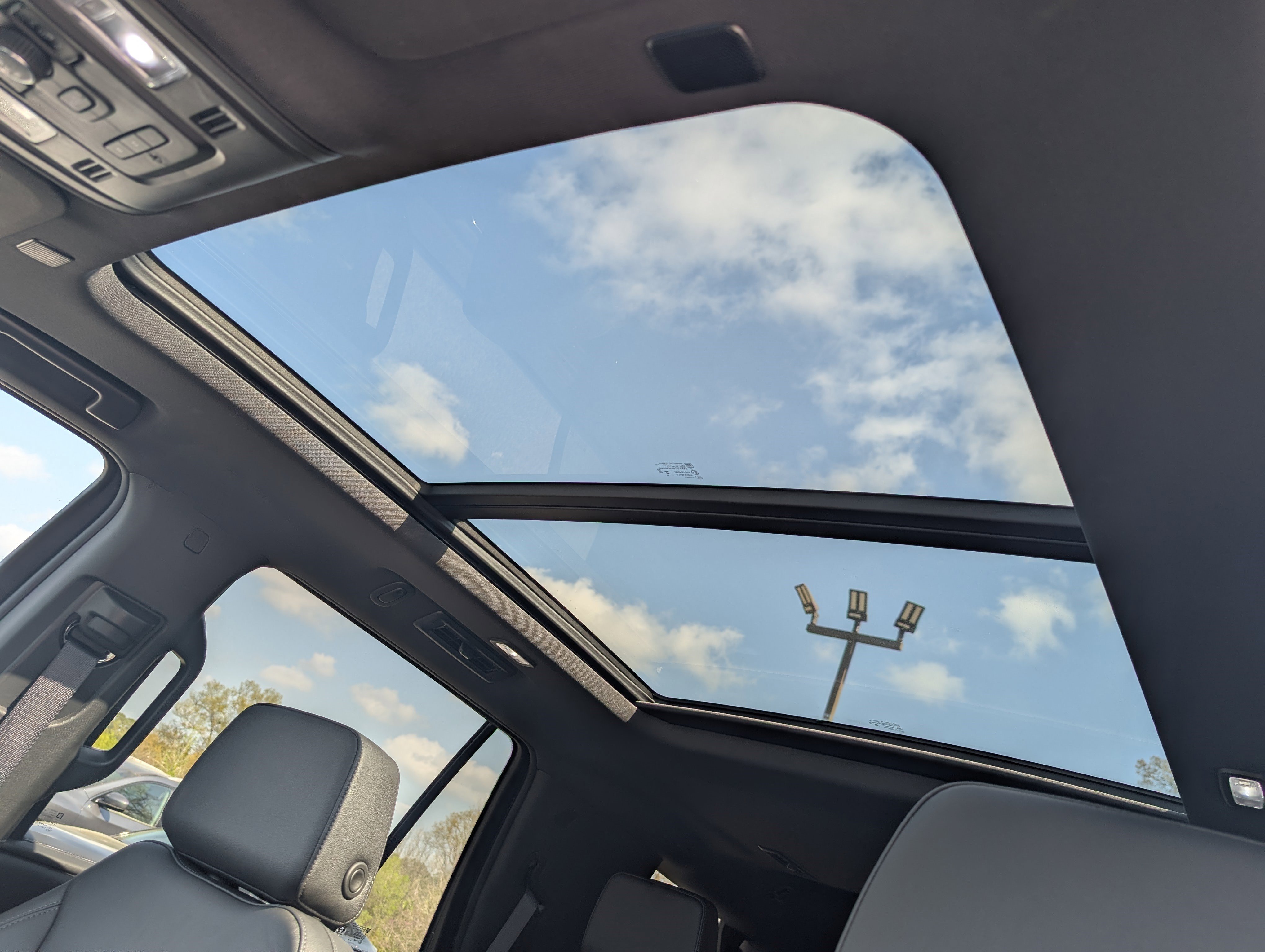 Used 2024 Chevrolet Tahoe Z71 w/ Z71 Off-Road Package AWD/4WD image 15