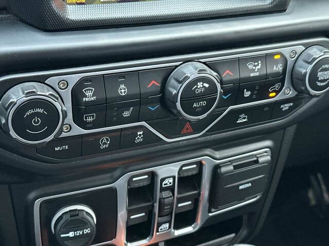 Used 2023 Jeep Gladiator Mojave w/ Cold Weather Group image 24