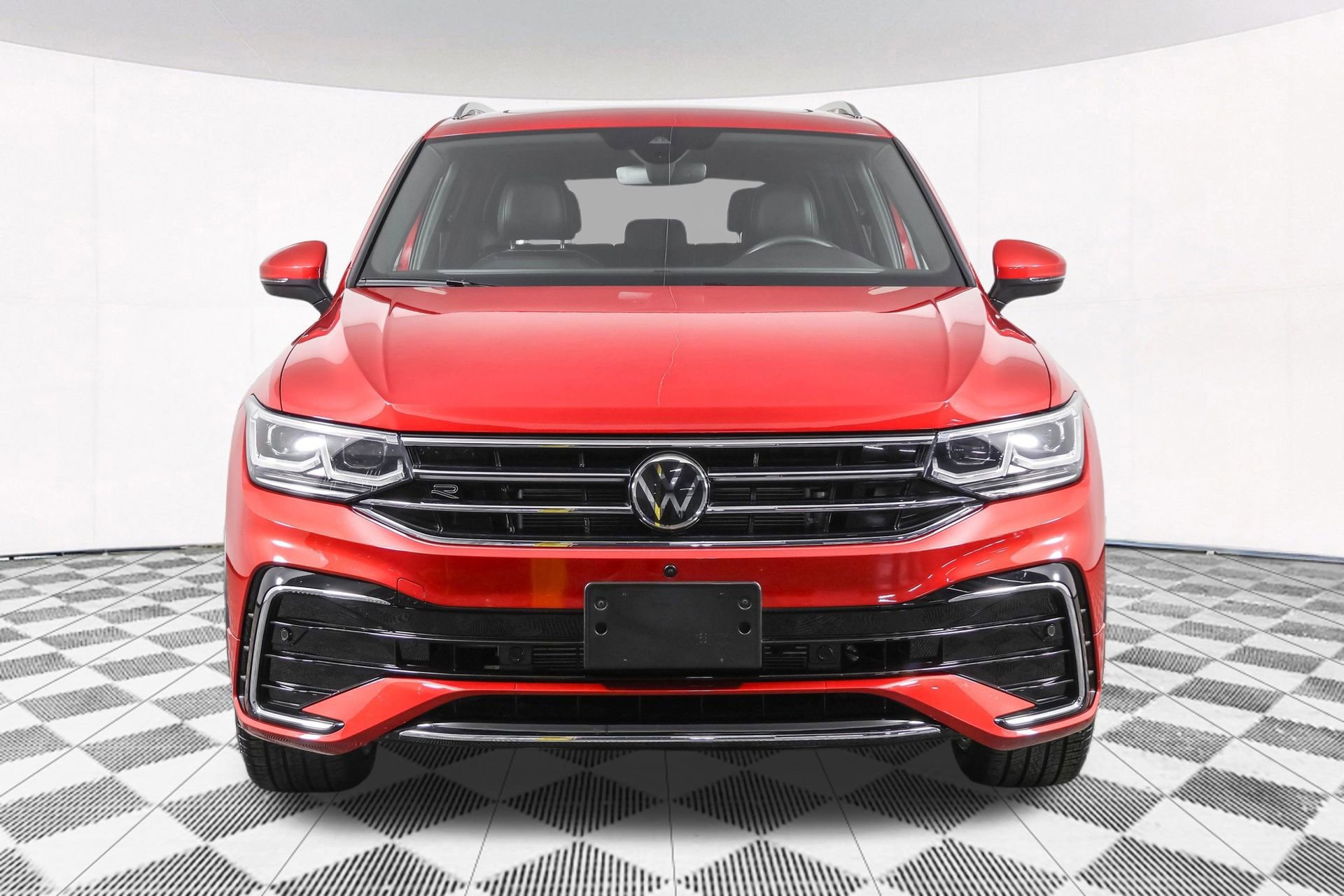 Used 2024 Volkswagen Tiguan SEL R-Line image 10