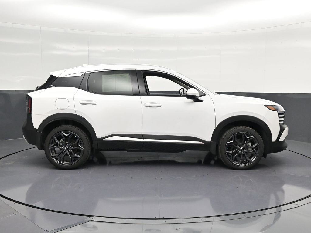 Used 2025 Nissan Kicks SR FWD image 4