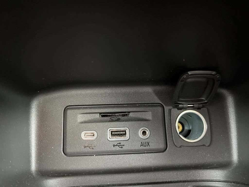 Used 2023 Chevrolet Equinox Premier w/ LPO, Floor Liner Package AWD/4WD image 18