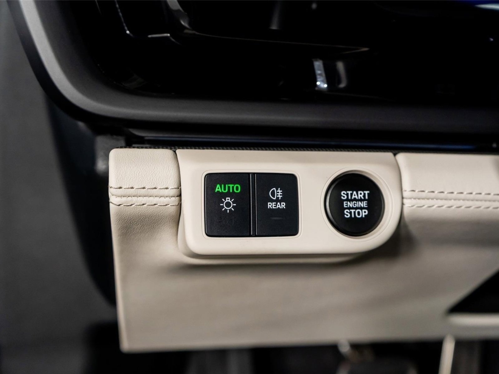 Used 2025 Porsche Panamera 4 w/ Premium Package image 47