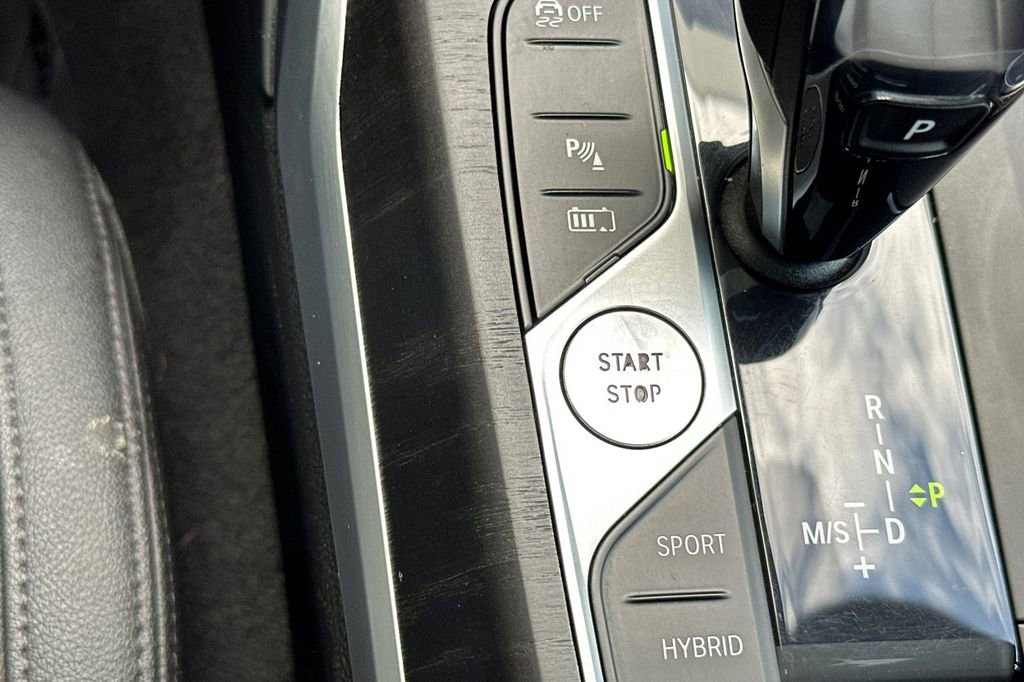 Used 2021 BMW 330e w/ Convenience Package image 24