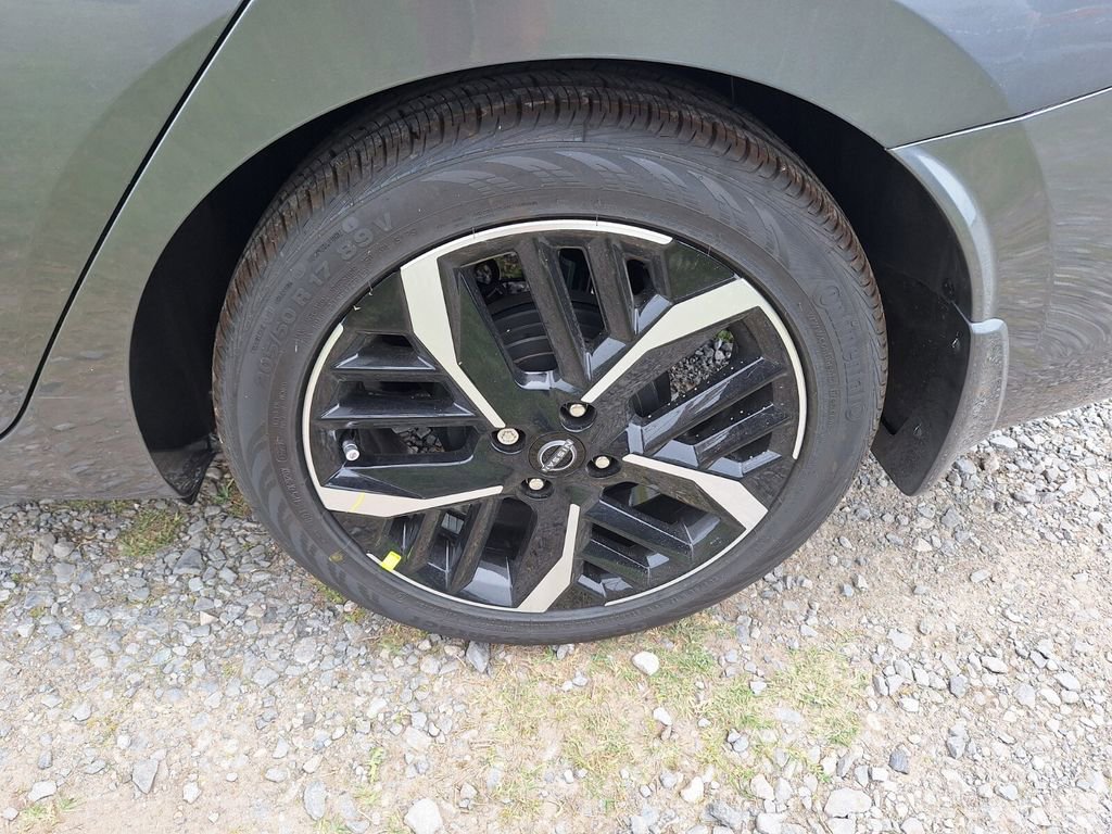 New 2025 Nissan Versa SR w/ Trunk Package image 23