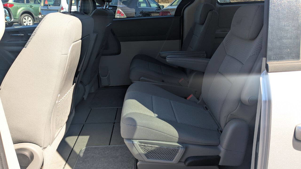 Used 2010 Dodge Grand Caravan SE w/ Climate Group FWD image 21