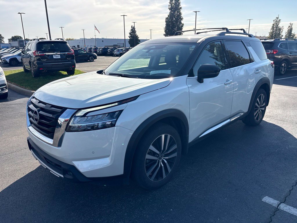 Used 2023 Nissan Pathfinder Platinum w/ Cargo Package AWD/4WD image 4