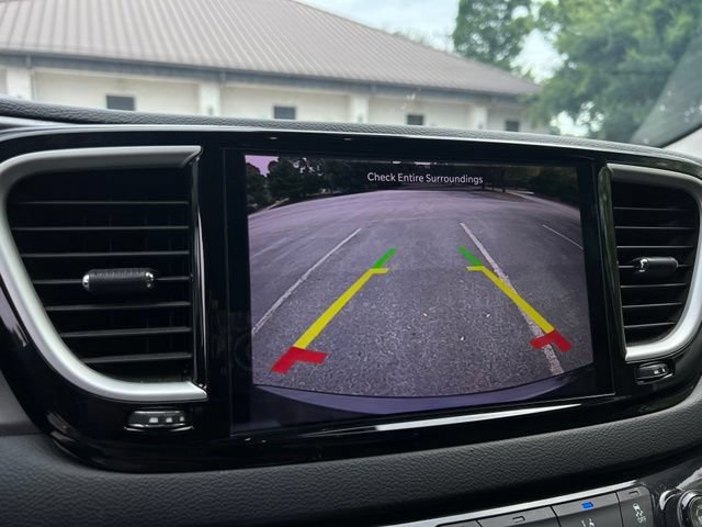 Used 2021 Chrysler Pacifica Touring-L FWD image 37