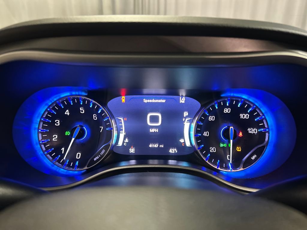 Used 2024 Chrysler Pacifica Touring-L FWD image 16