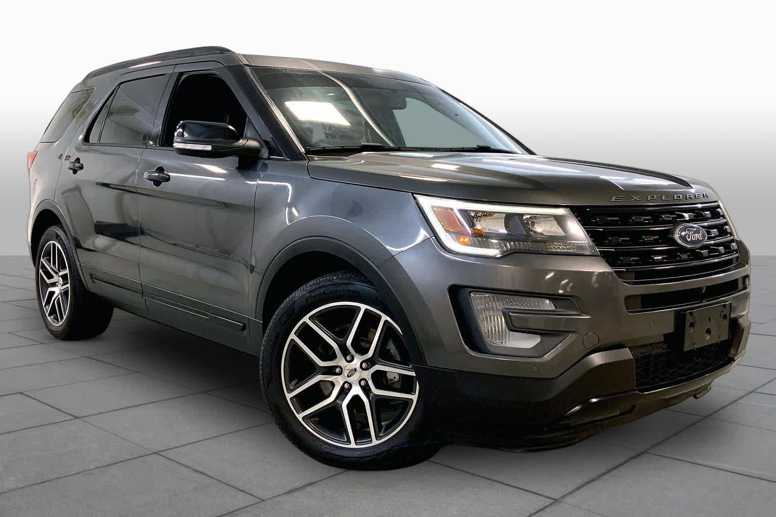 Used 2017 Ford Explorer Sport w/ Equipment Group 401A AWD/4WD image 2