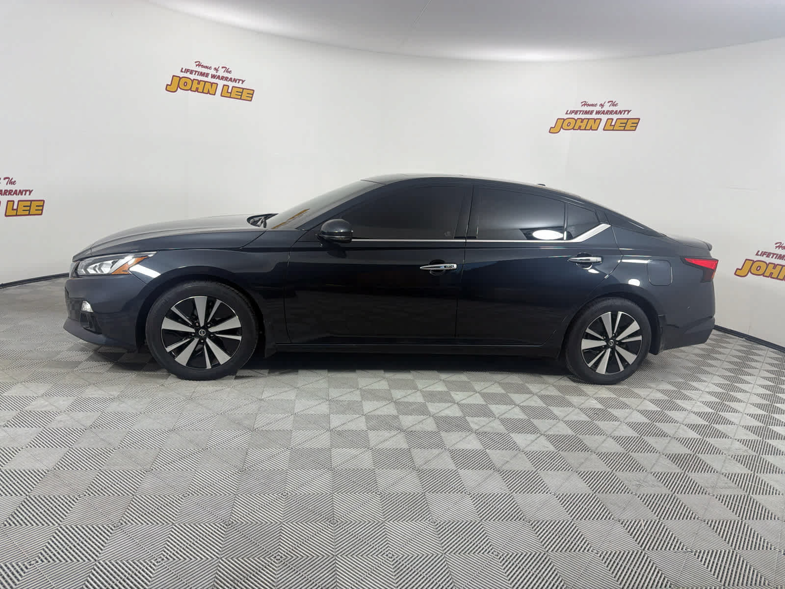 Used 2021 Nissan Altima 2.5 SL FWD image 2