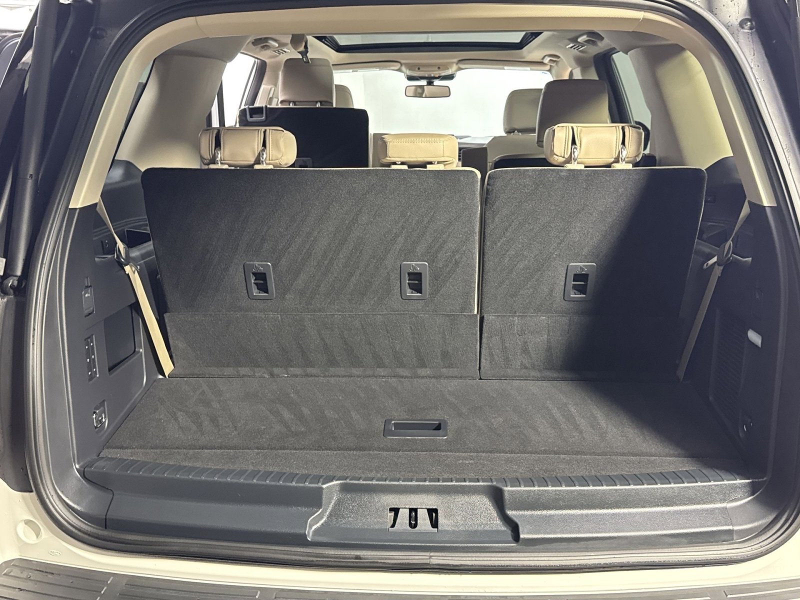 Used 2024 Ford Expedition Limited image 31