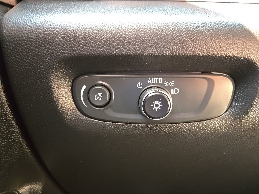 Used 2023 Chevrolet Traverse LT FWD image 20