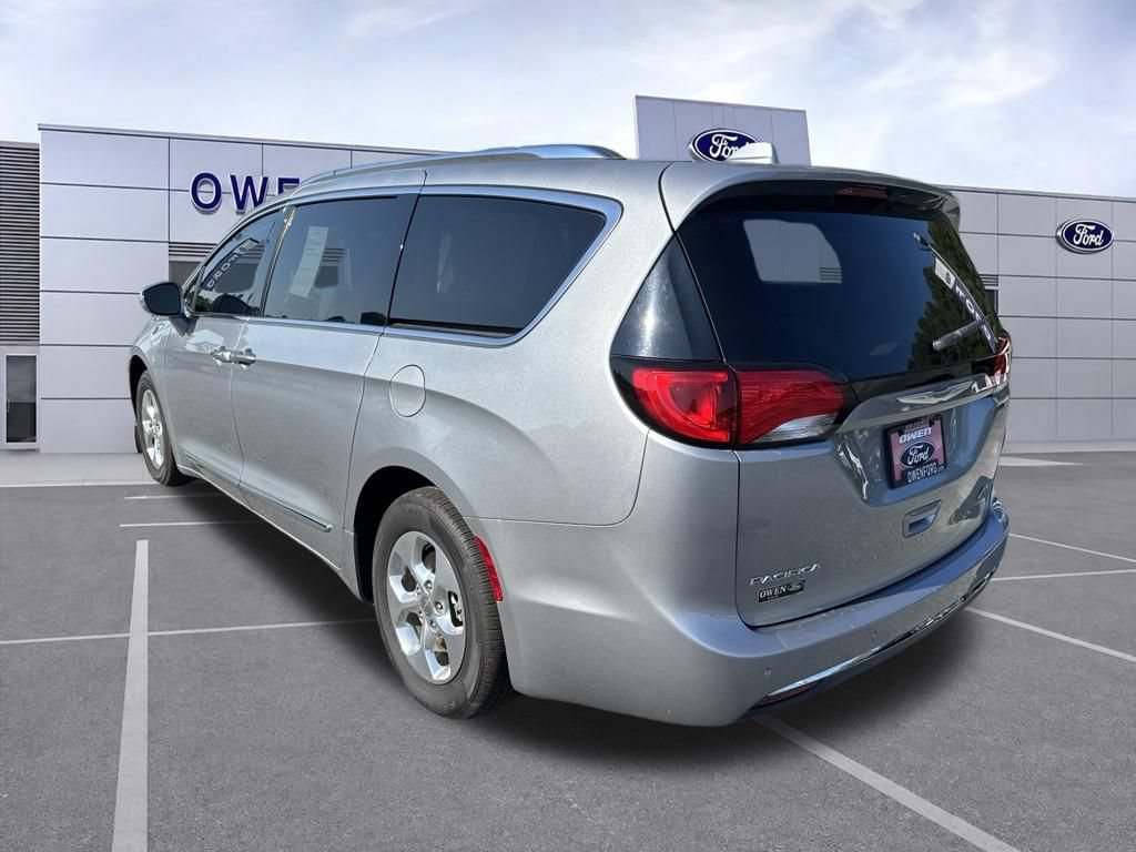 Used 2018 Chrysler Pacifica Limited FWD image 3