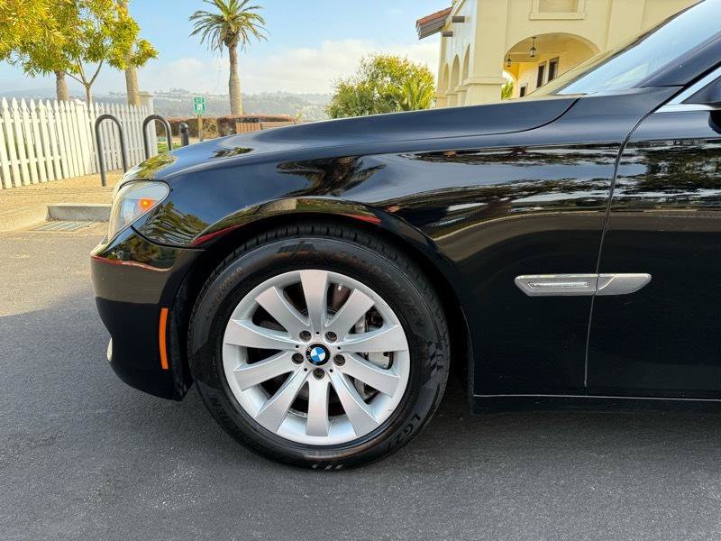 Used 2009 BMW 750i RWD image 27