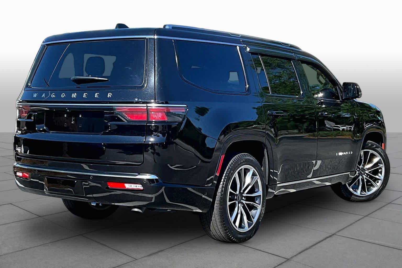 Used 2025 Jeep Wagoneer Series III w/ Premium Group I AWD/4WD image 12