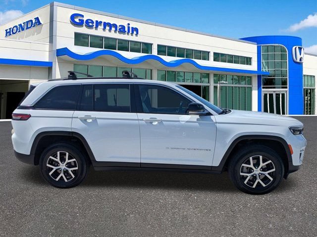 Used 2024 Jeep Grand Cherokee Limited AWD/4WD image 4